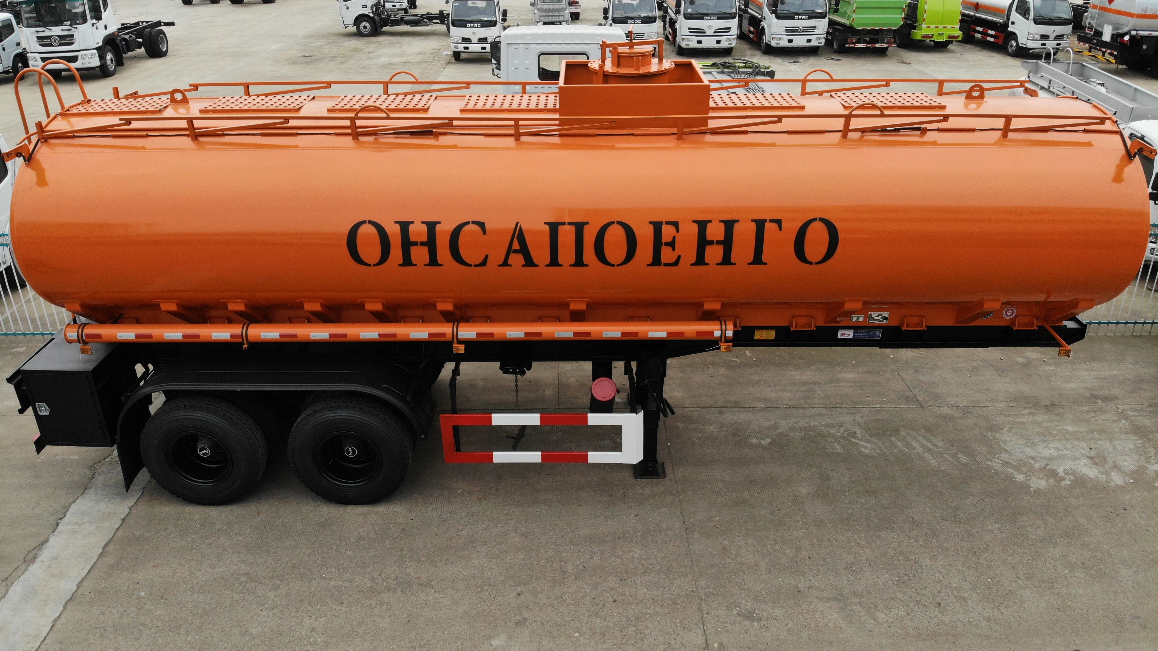 10臺外貿(mào)出口運油半掛車，10臺危化品罐車發(fā)車交付客戶